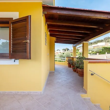 La Terrazza Su - *
